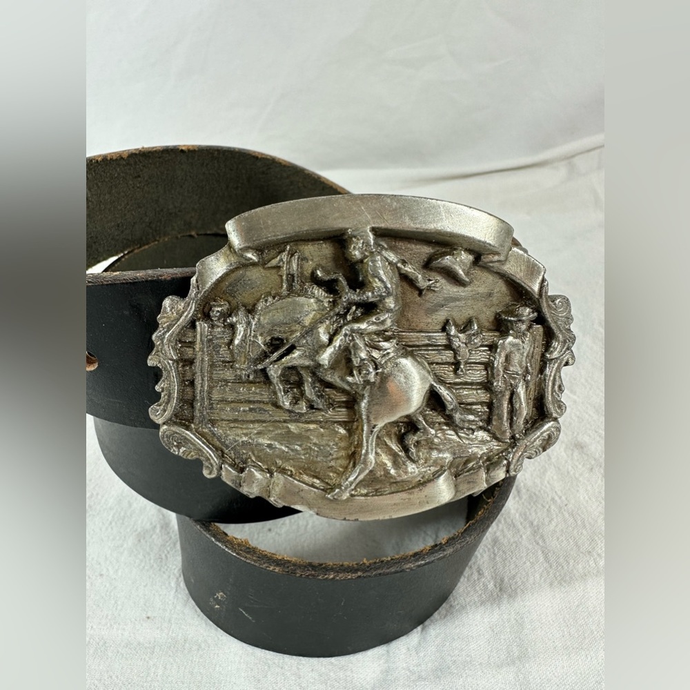 Vintage Bergamot Brass Works 1981 Rodeo cowboys belt buckle and black belt  38 - Picture 2 of 11
